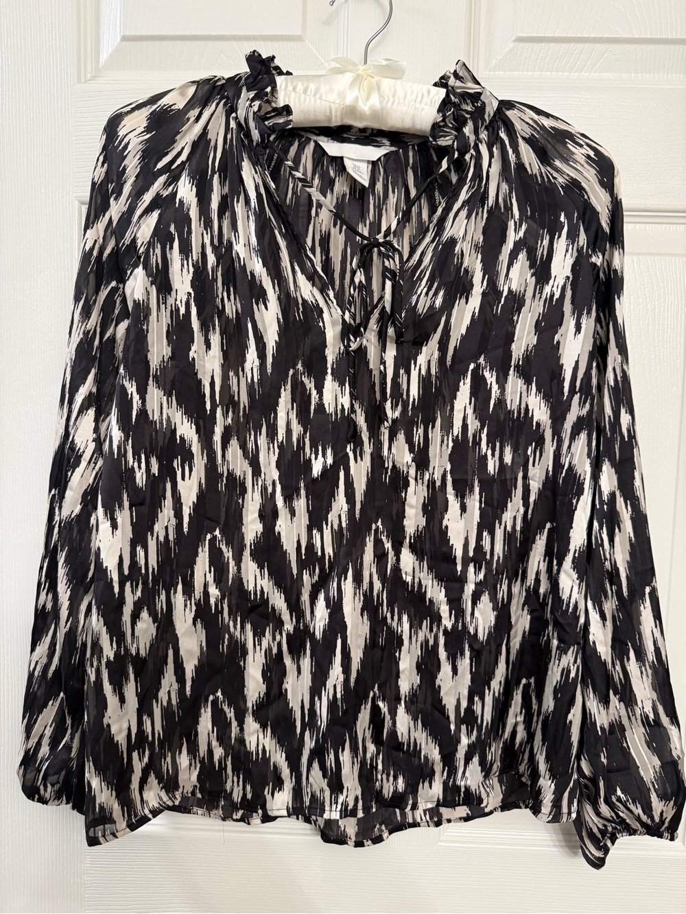 H&M Women's Black & White Patterned Peasant Blouse